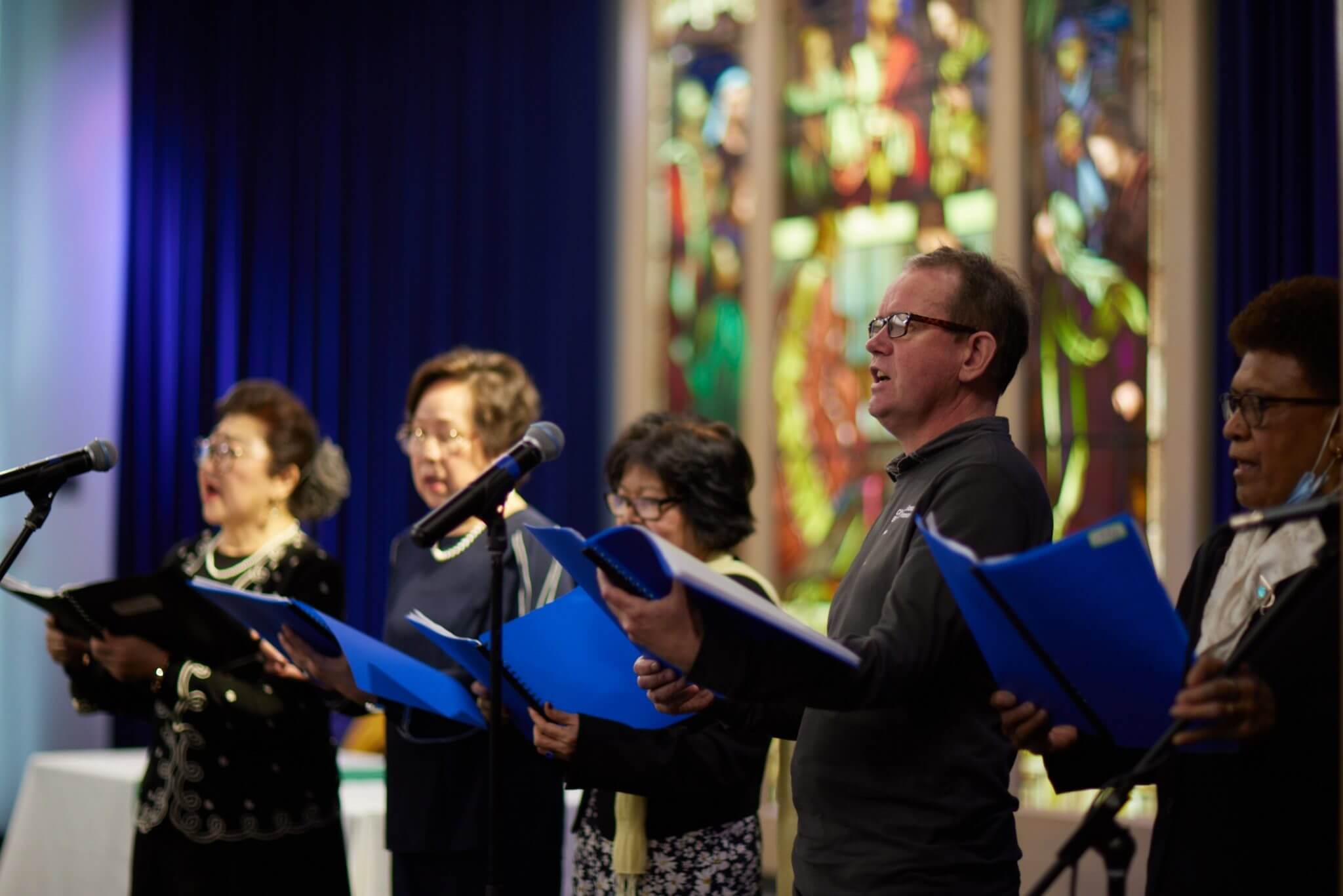 Traditional-service-choir-2048x1366